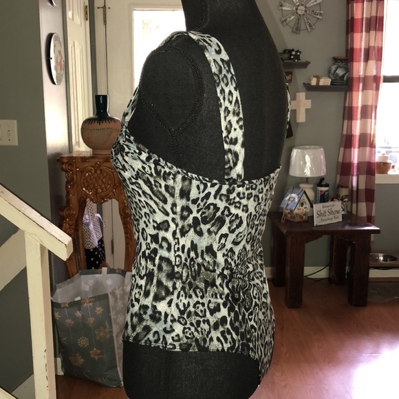 Sleeveless Notched Neck Thong Bodysuit Animal Print - Picture 3 of 7